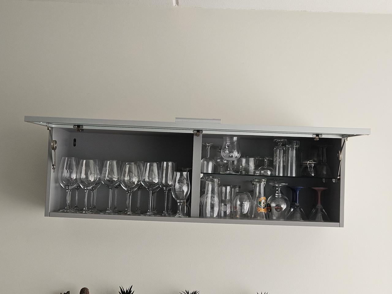 Enzo Luca Italiaanswandkast hoogglans grijs met glazen deur