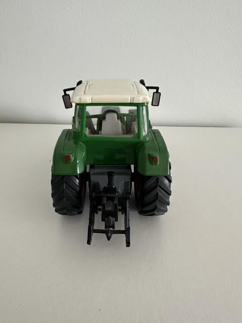 Verzameling landbouw miniaturen, o.a. Fendt & Valtra Valmet