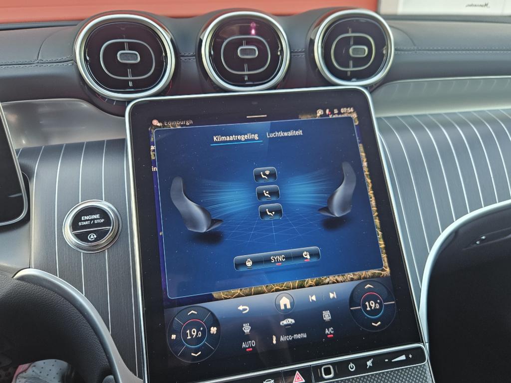 Mercedes-Benz Glc 200 4matic amg line | acc | camera | carplay