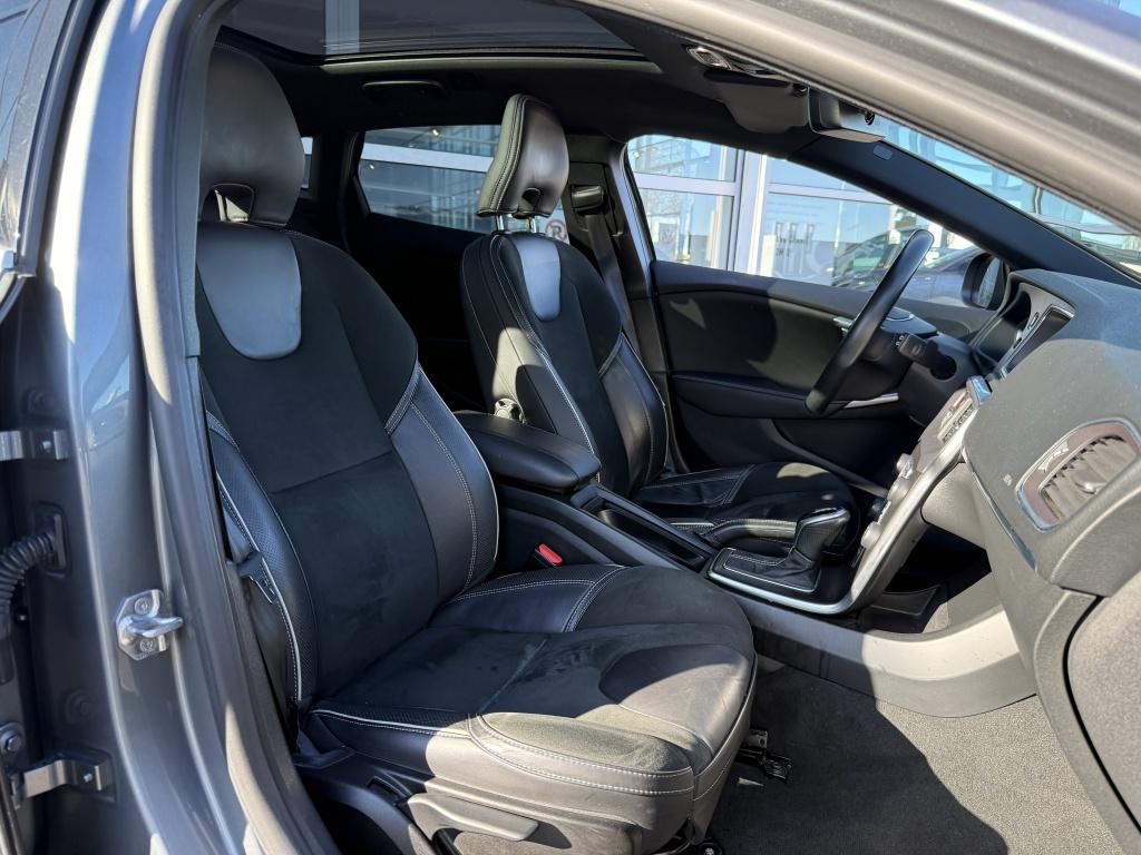 Volvo V40 t3 153pk aut6 polar+ sport| panodak| camera| h&k sound| trekhaak