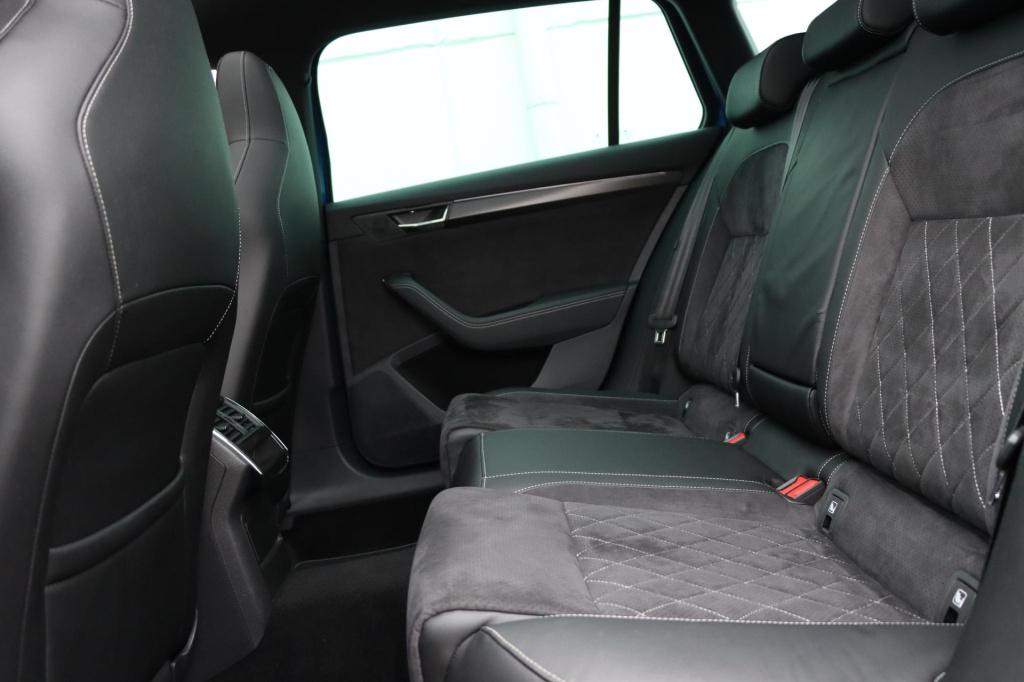 Skoda Superb combi 1.4 tsi iv sportline business 218pk dsg6 | panoramadak |