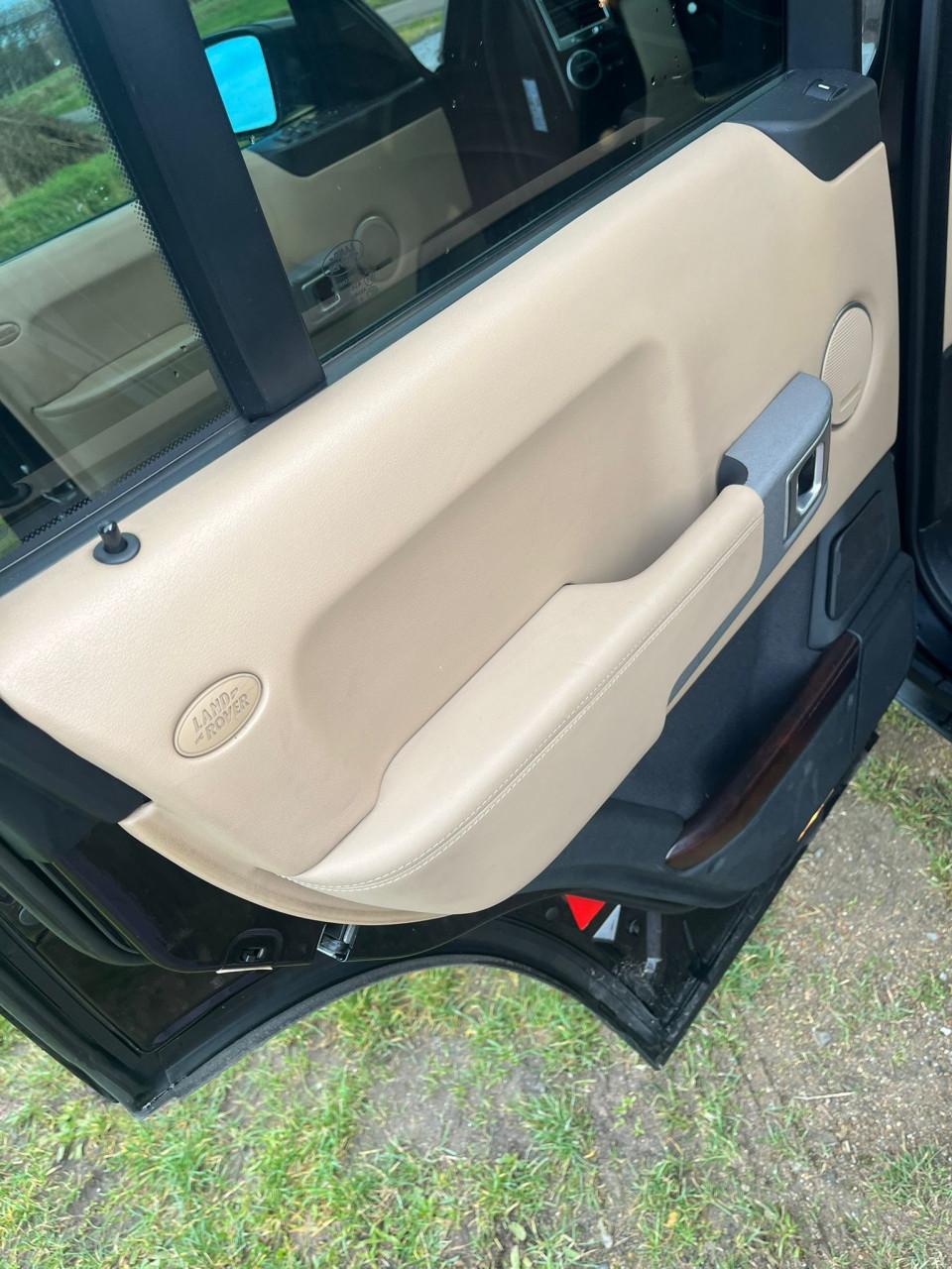 Land Rover 2004 Zwart, roestvrij!