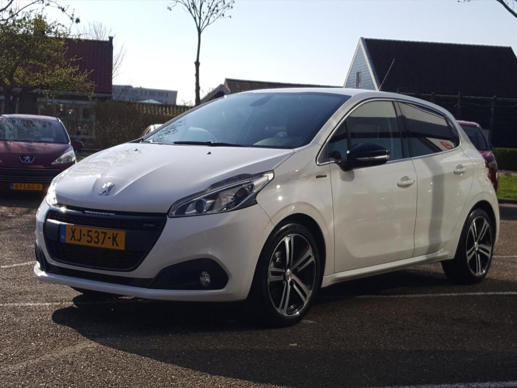 Peugeot 208 gtline 1.2-110pk automaat (eat6) trekhaak | apple carplay & and