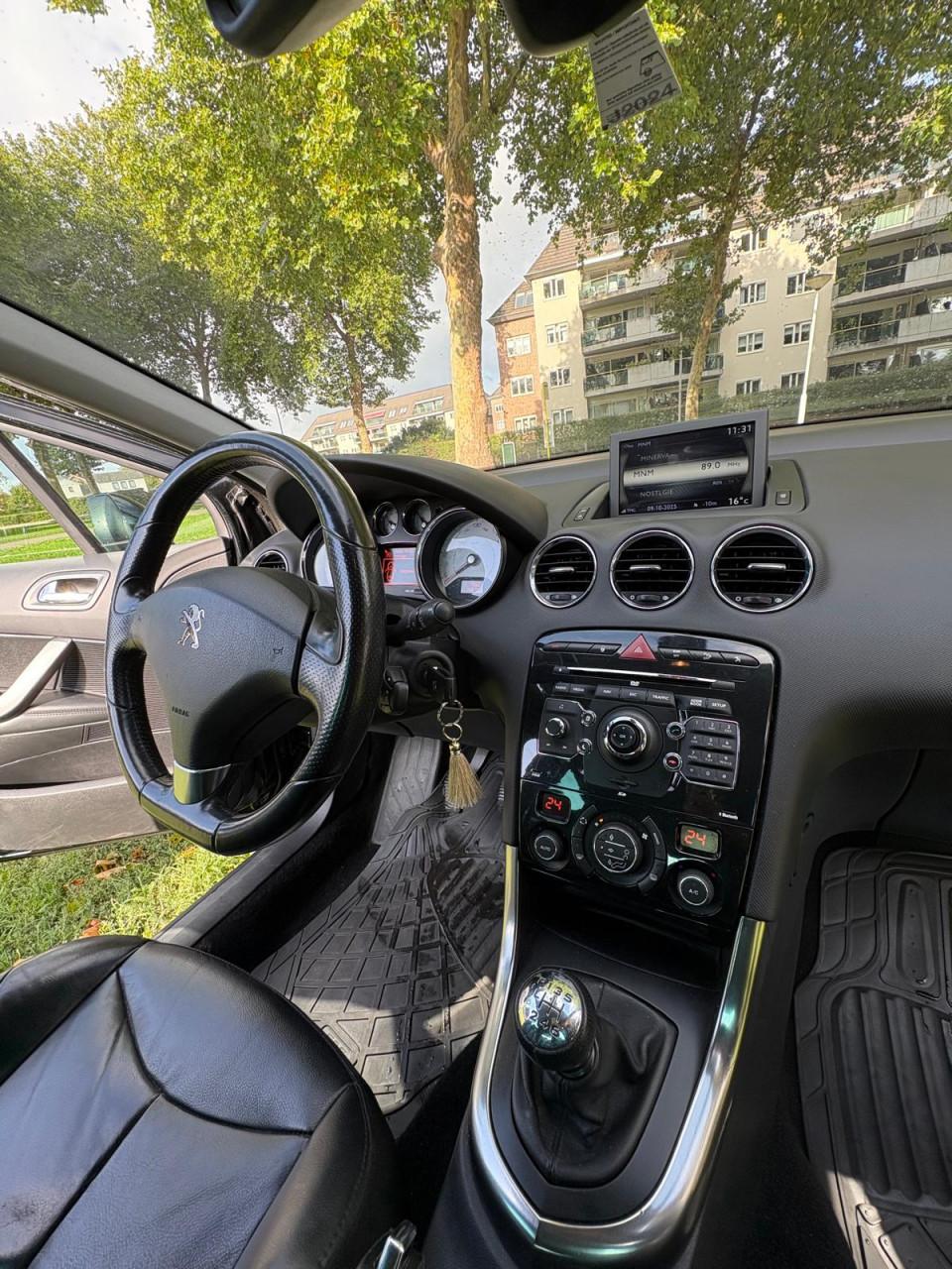 Peugeot 308 1.6THP SW 7 personen wagen Panoramadak