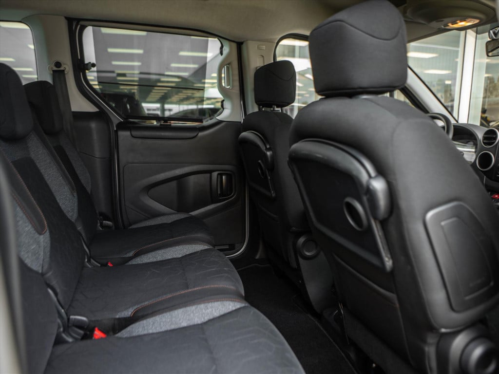 Peugeot Partner 1.2 puretech 110pk | airco | zonnepaneel | cruise control |