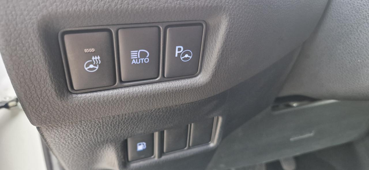 Toyota chr 1.8 hybride bi-tone plus,trekhaak,leder,led