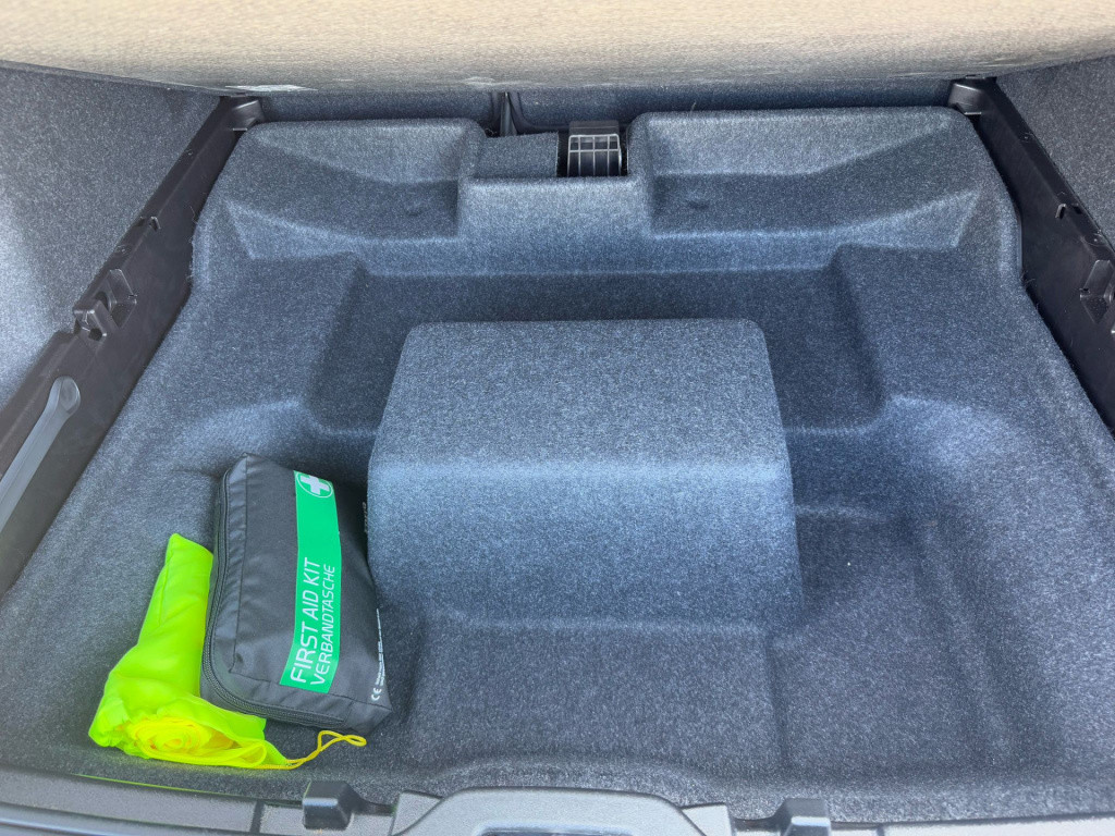 Volvo XC40 1.5 t4 recharge r-design expression