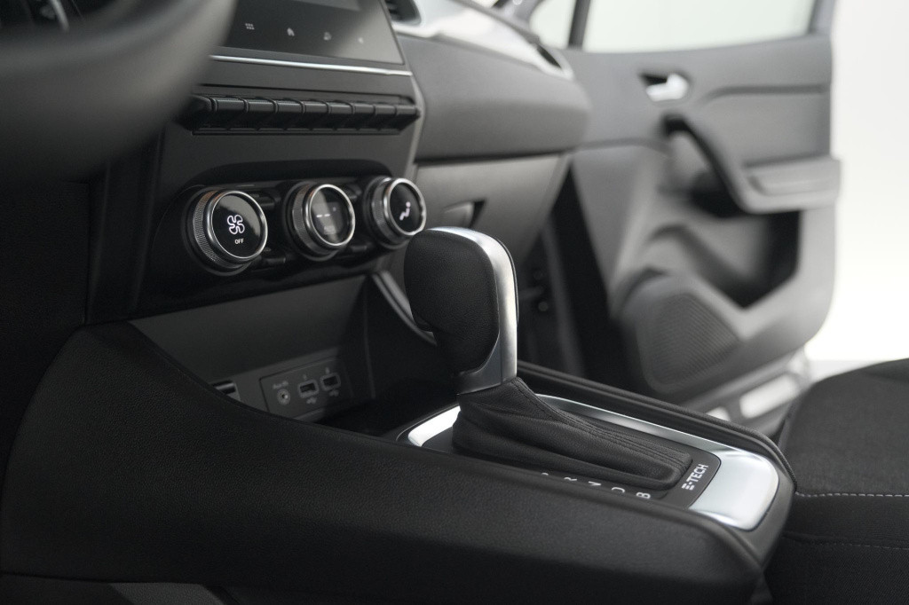 Renault Captur 1.6 e-tech full hybrid 145 techno | trekhaak | navigatie | p