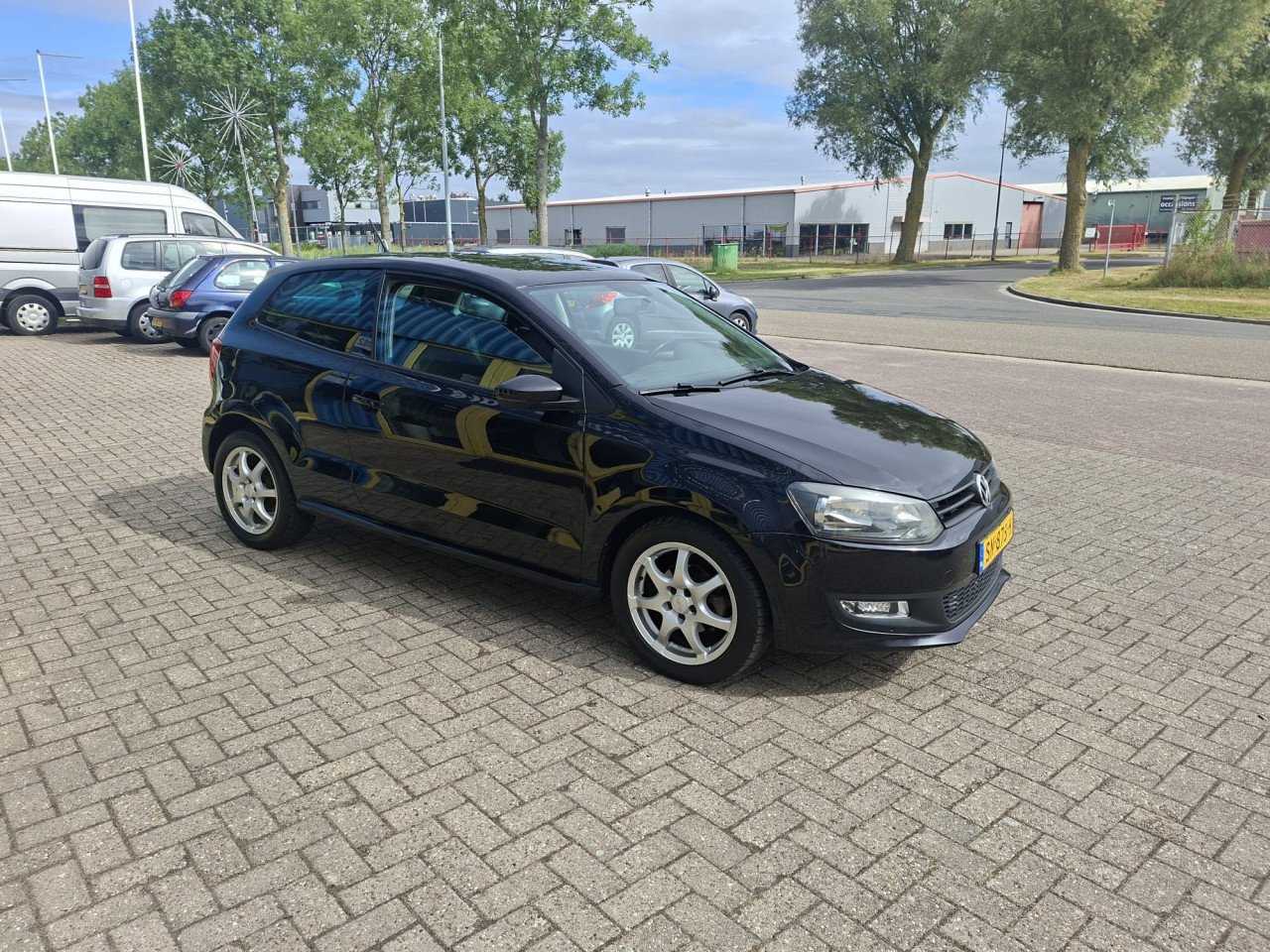 Volkswagen polo 1.2i 12v BlueMotion Comfortline 3 drs bj 2011 airco