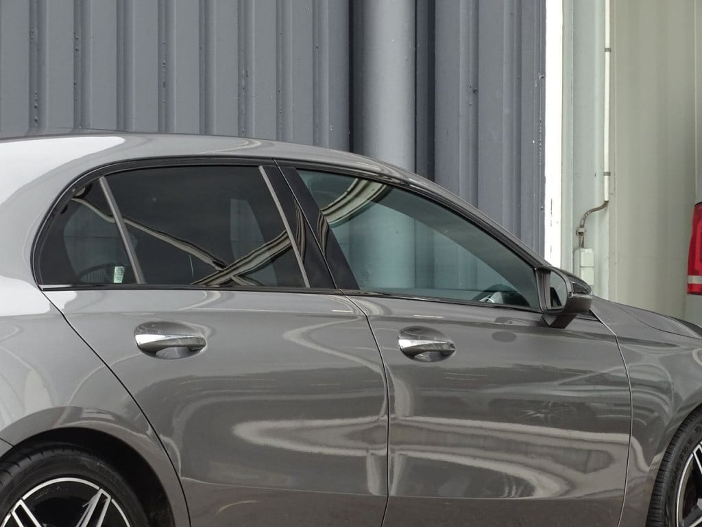 Mercedes-Benz A-Klasse 180 business solution amg | pano | led | el trekhaak