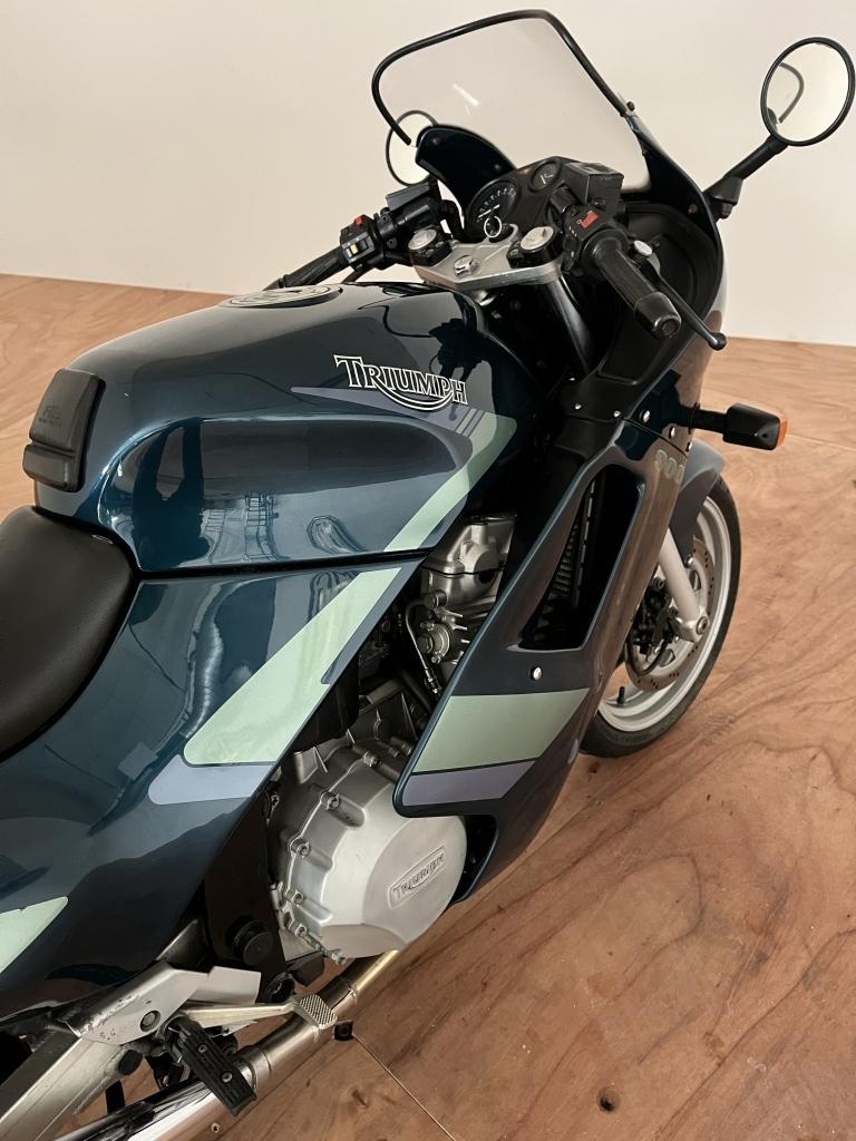 Triumph Trophy tour 900