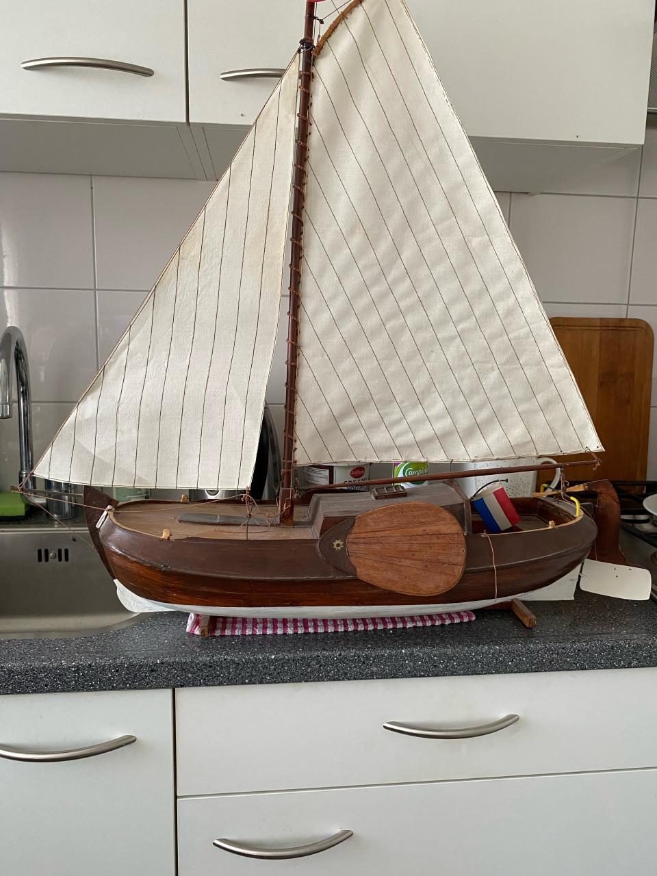 Handgemaakt model boot
