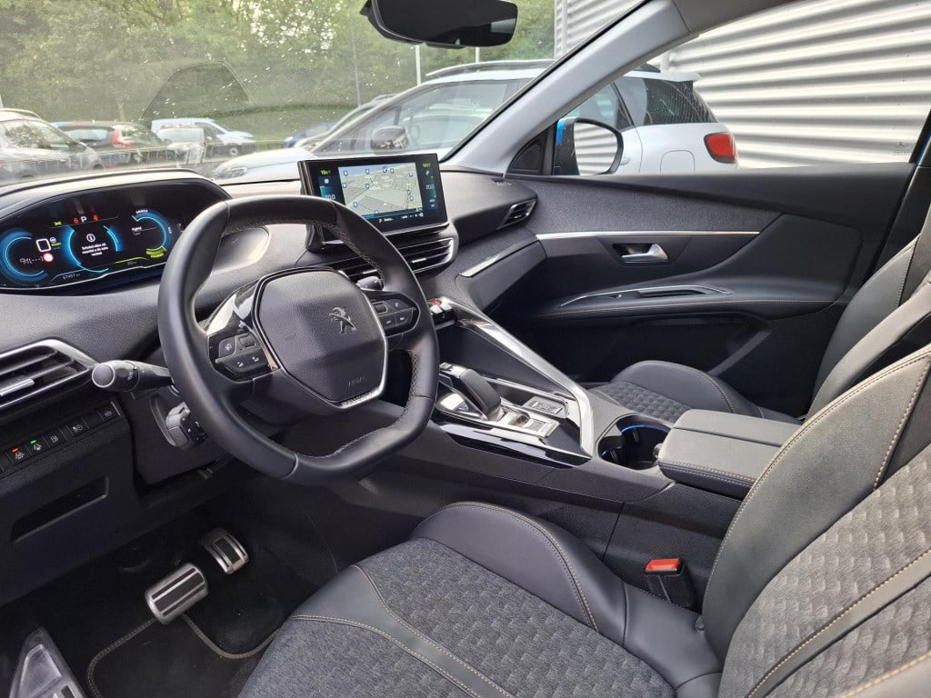 Peugeot 3008 suv 1.6 hybrid 225 eat8 automaat road trip nav/cam