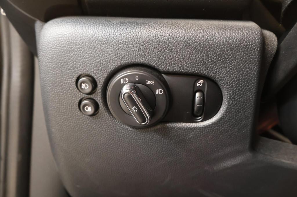 Mini Cooper 1.5 chili serious business nl auto, jcw in en exterieur, stoelv