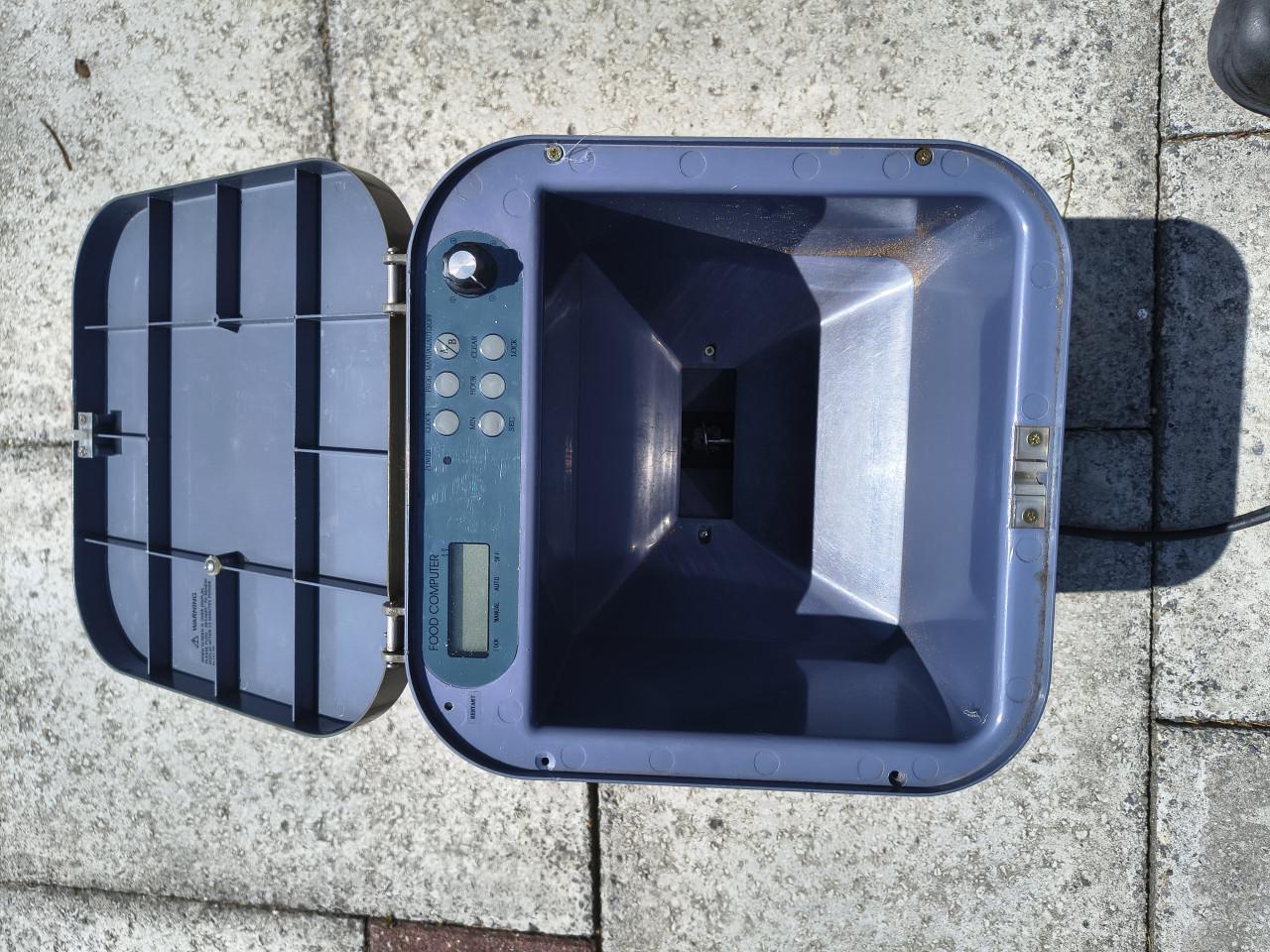 Voederautomaat vijver