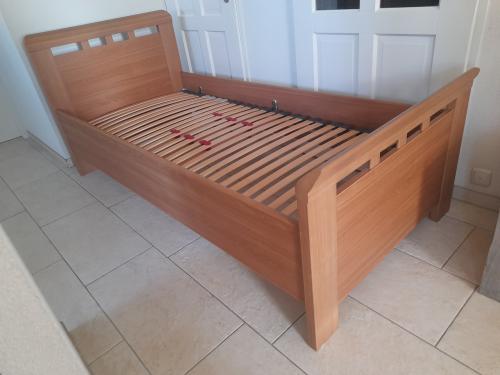 Prachtig (senioren) bed ( 90 x 200 ) in goede nette staat !