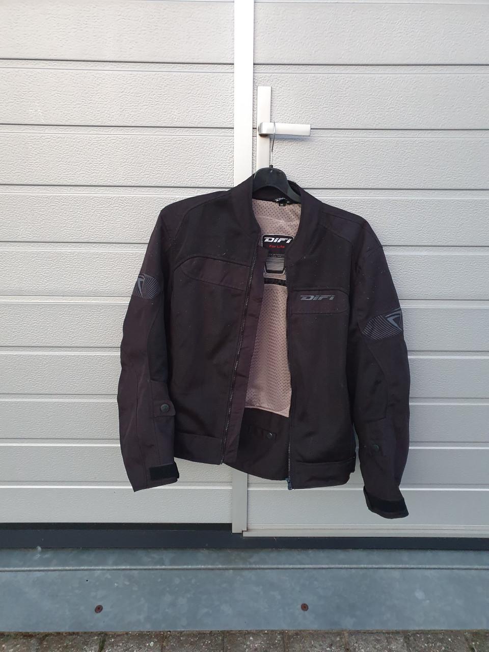 Motorjas Difi en broek van Dane