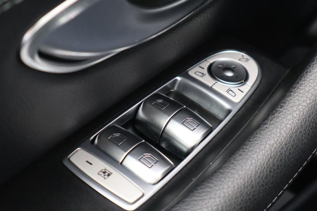 Mercedes-Benz E-Klasse 200 business solution amg l panoramadak l burmester 