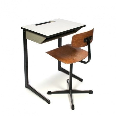 Vintage schoolburo met stoeltje