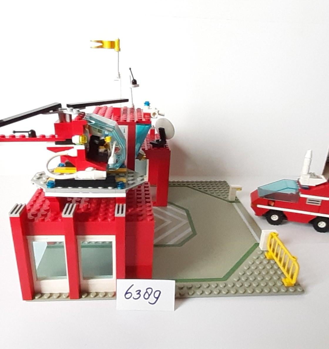 Lego Classic Town 6389: brandweerkazerne + heli, spuitwagen, brandweerauto
