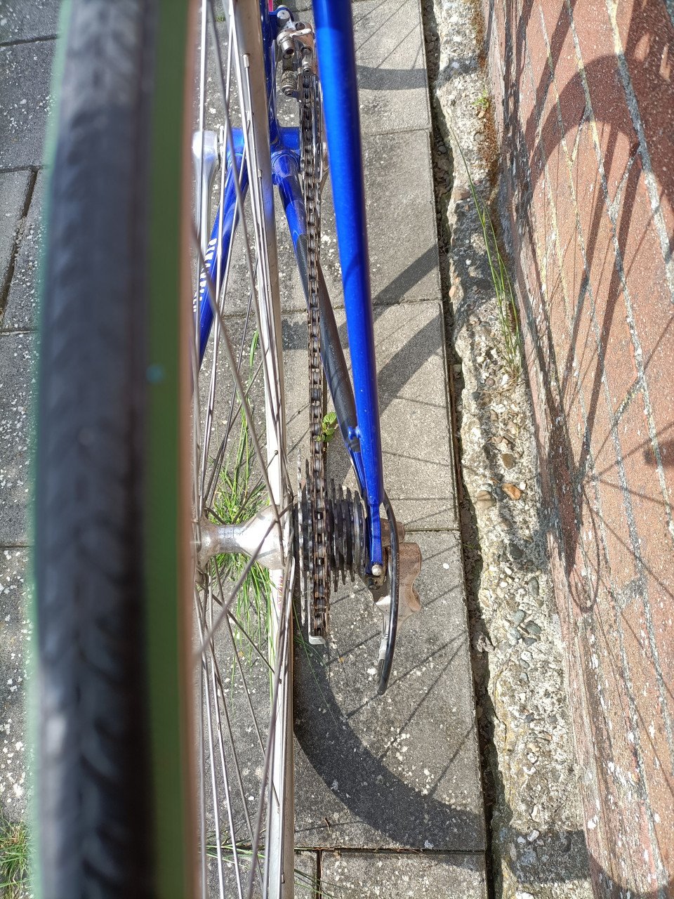 Racefiets. Merk Pinarello (Italië). Licht gewicht. Fiets ziet er goed uit.