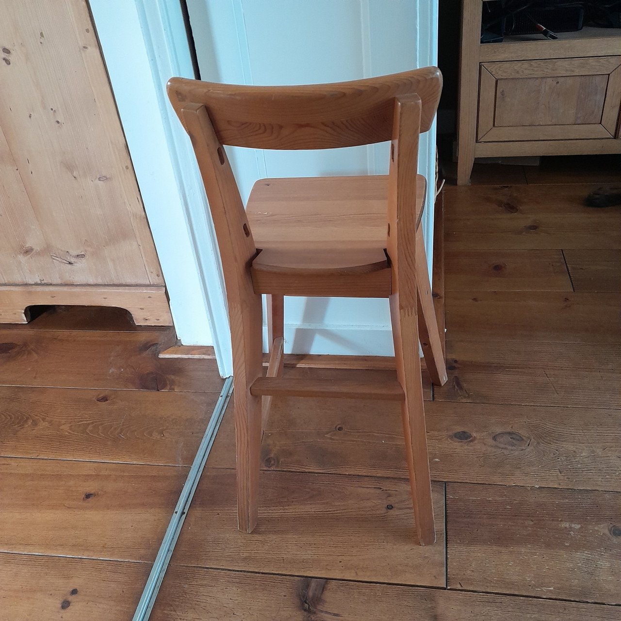 Houten kinderstoel