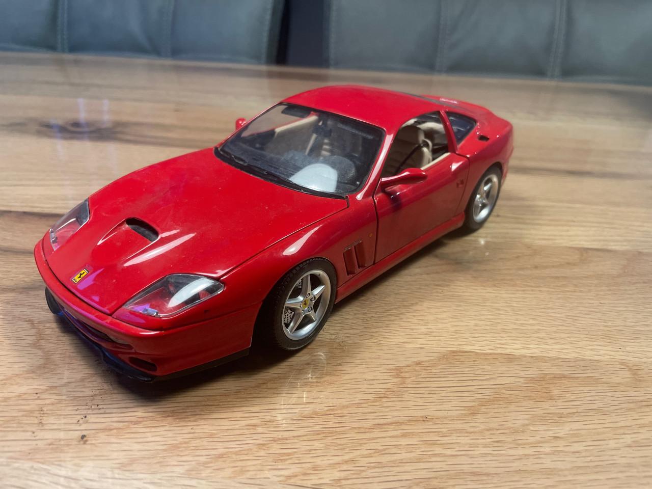 Burago Ferrari 550 Maranello 1/18