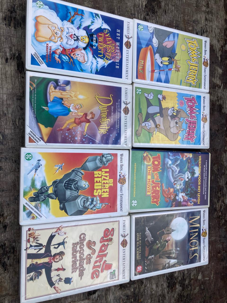 Te koop: 8 Warner Brothers VHS videobanden