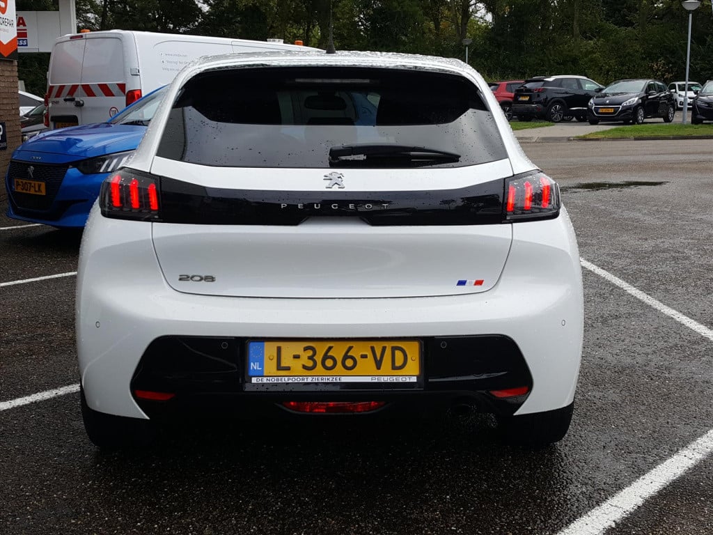 Peugeot 208 1.2 puretech 100pk allure navigatie | apple carplay & android a