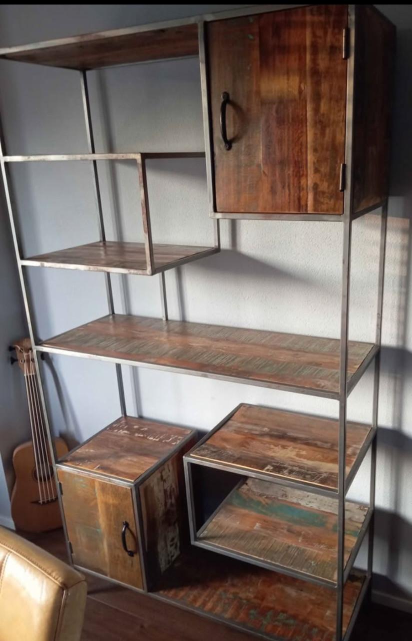 Industriële woonkamer kast