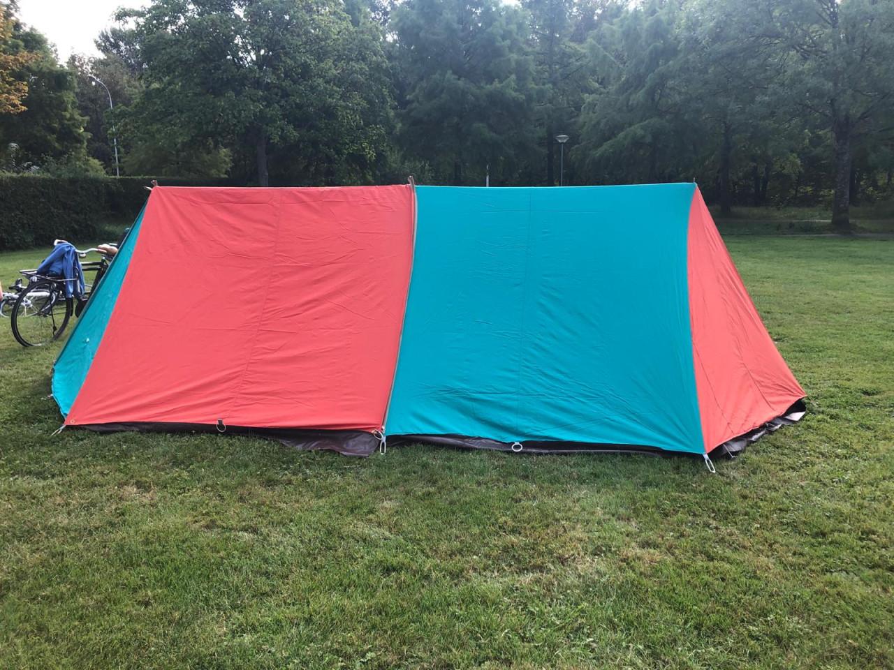 Ruime tent met luifel optie