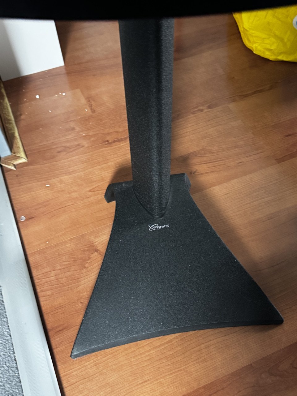 KEF Q15 hifiluidsprekers met vogel standaards
