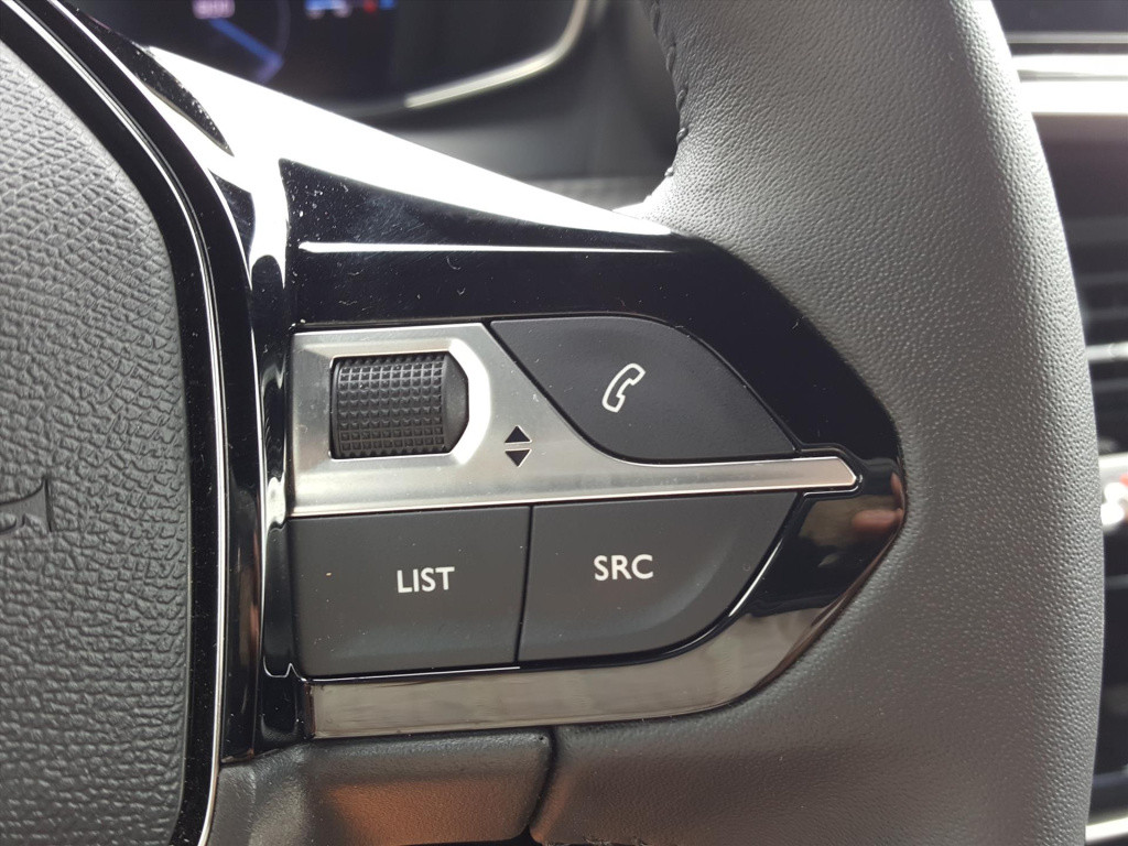 Peugeot 2008 allure 1.2 puretech 100pk navigatie | achteruitrijcamera | app