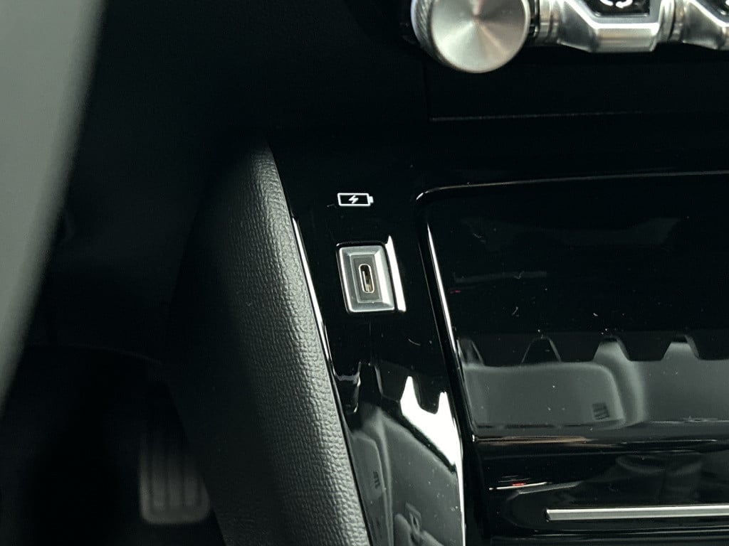 Peugeot 208 100 pk allure pack | rijklaar | camera achter | keyless | 3d co