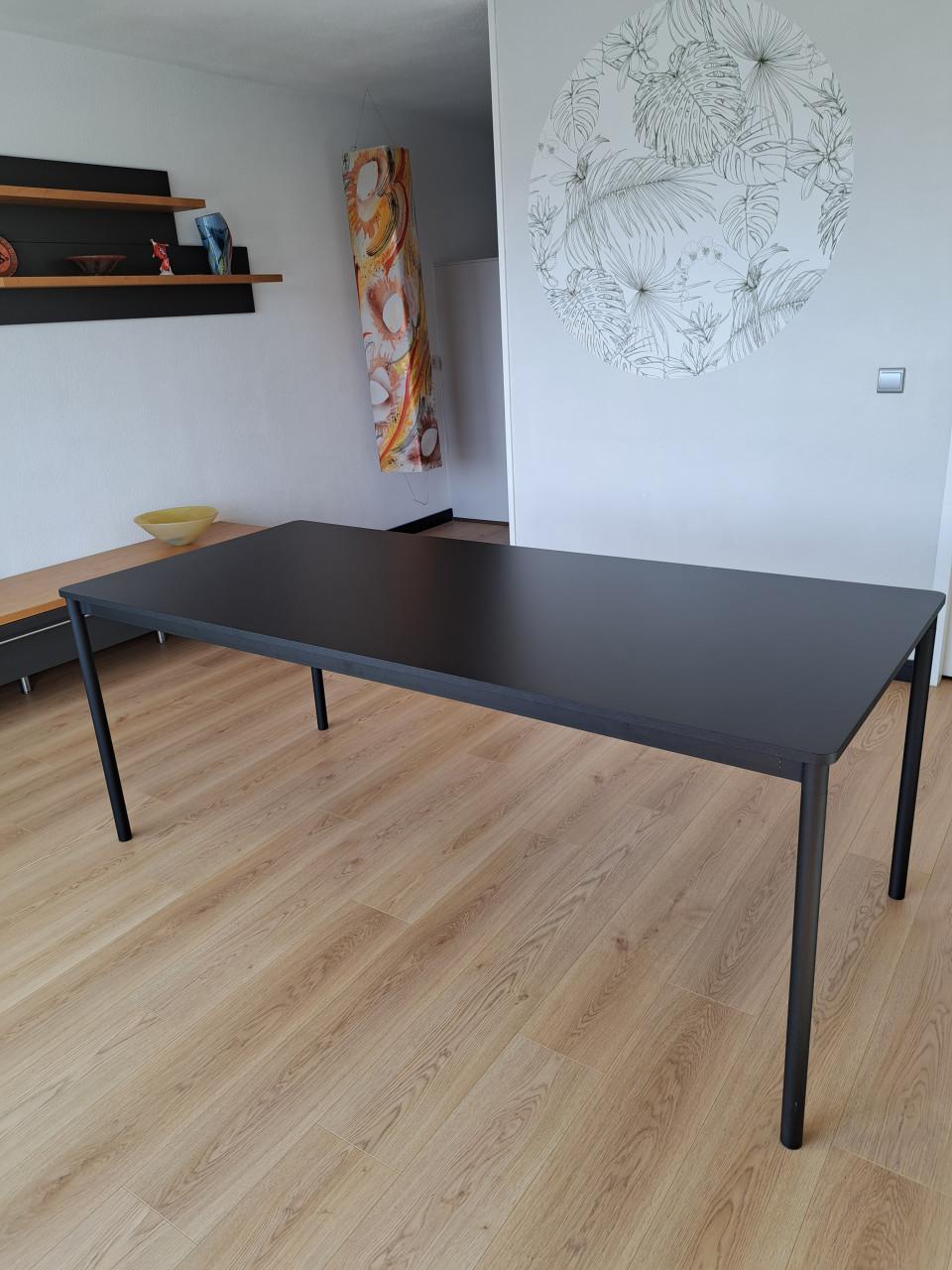 Designtafel Muuto zwart