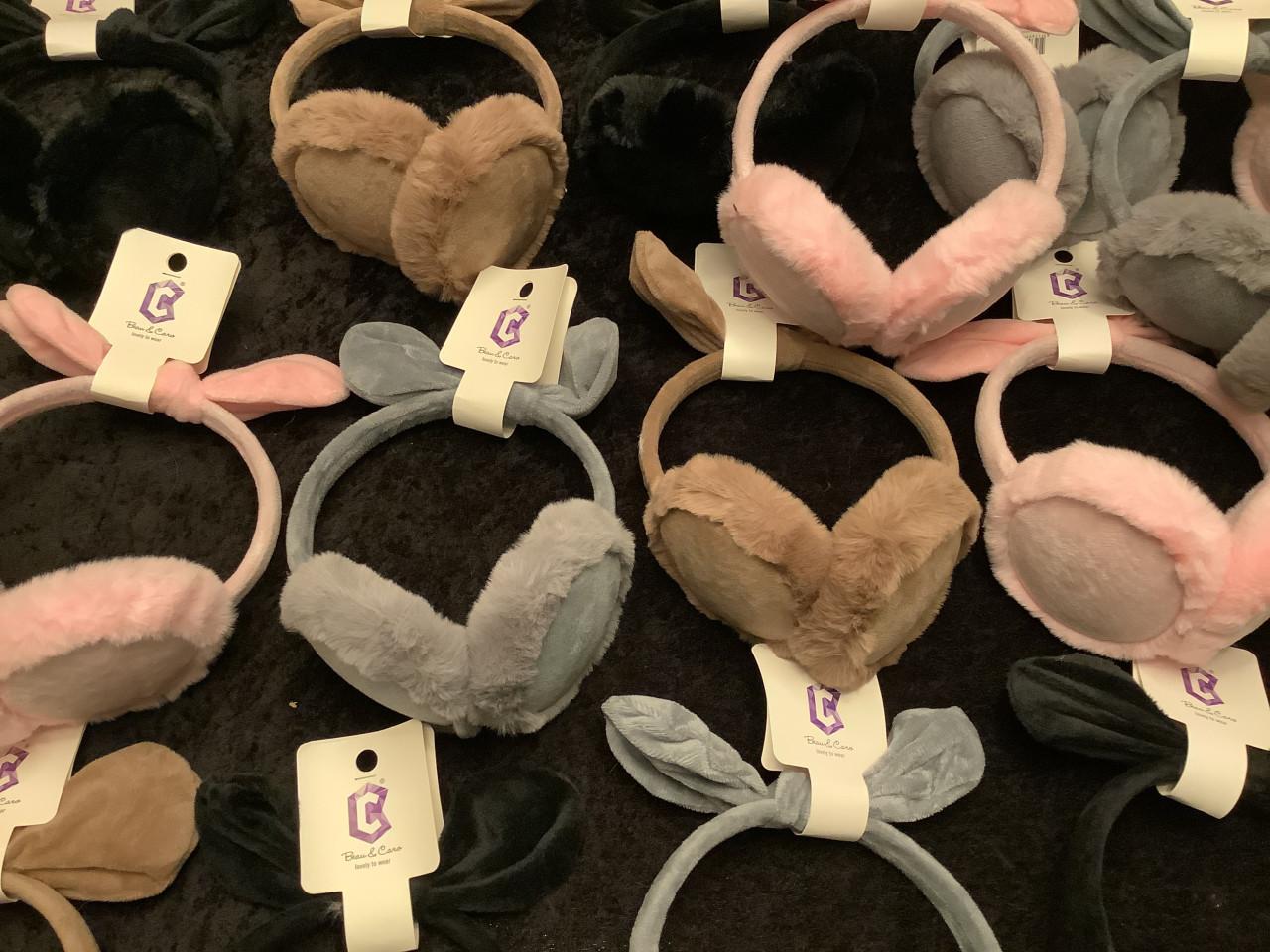 Partij super leuke oorwarmers. ( partij 224)