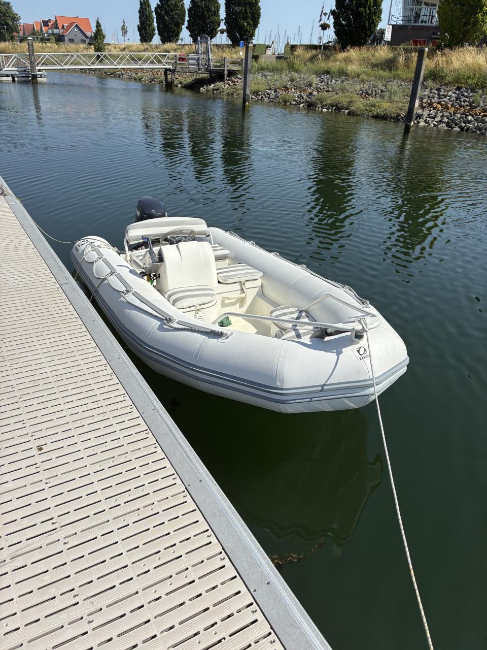 Zodiac yachtline 420 met 40 pk evinrude e-tec en riba trailer