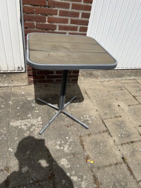 Limburg Vintage Terrastafel 70 X 70cm Houtlook nieuwprijs €205,-
