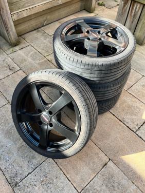 Mooie 16 inch Dezent velgen, 4x108, met zomerbanden