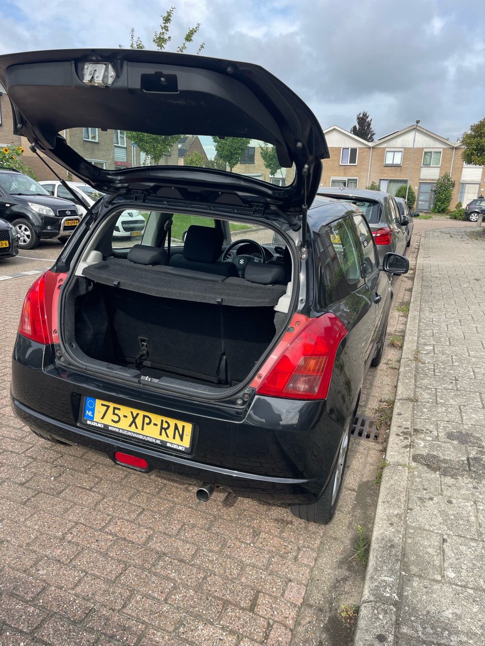 Suzuki swift 1.3 exclusive