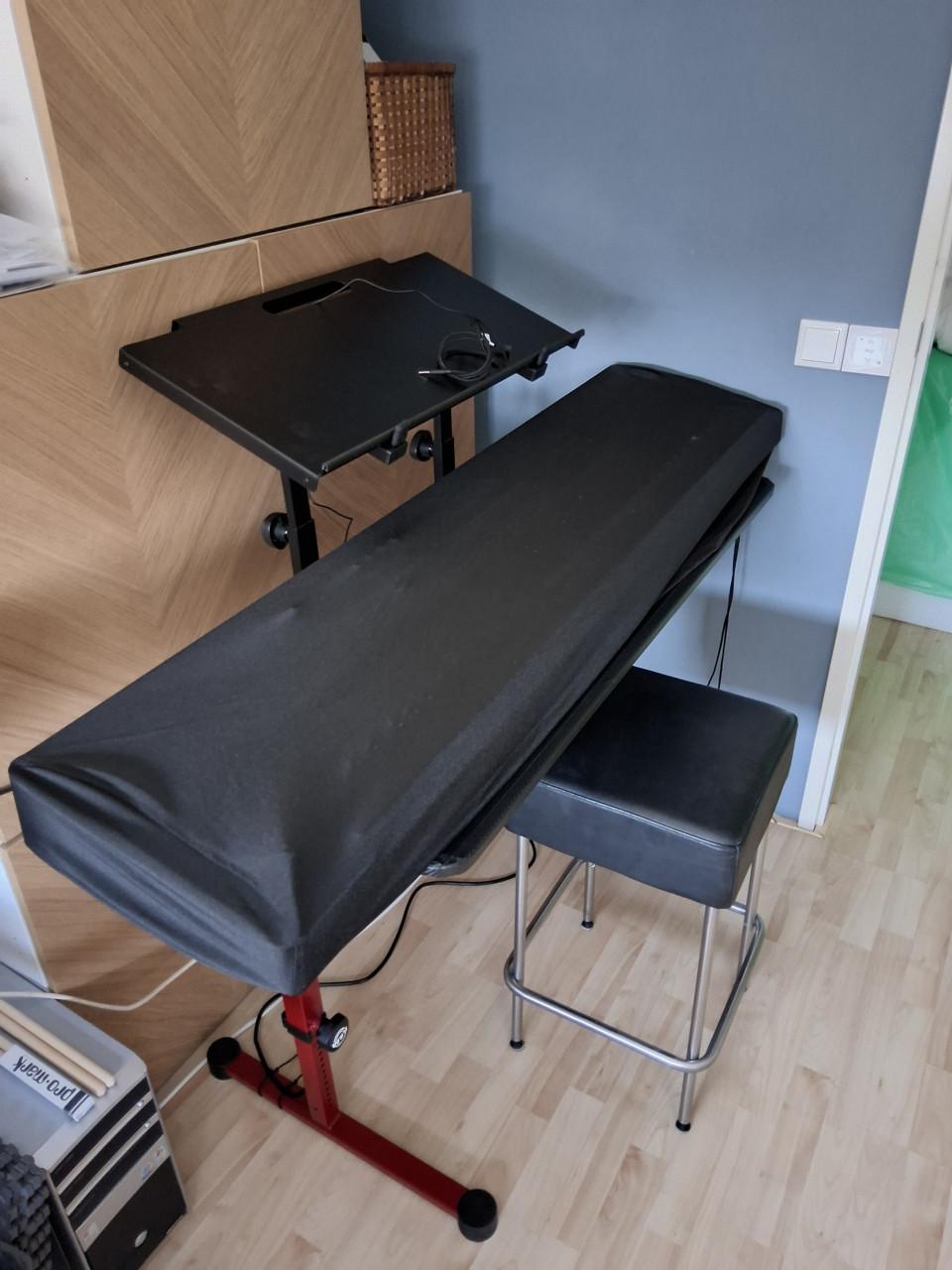 Roland Juno D8 Synthesizer volledig klavier 88 toetsen