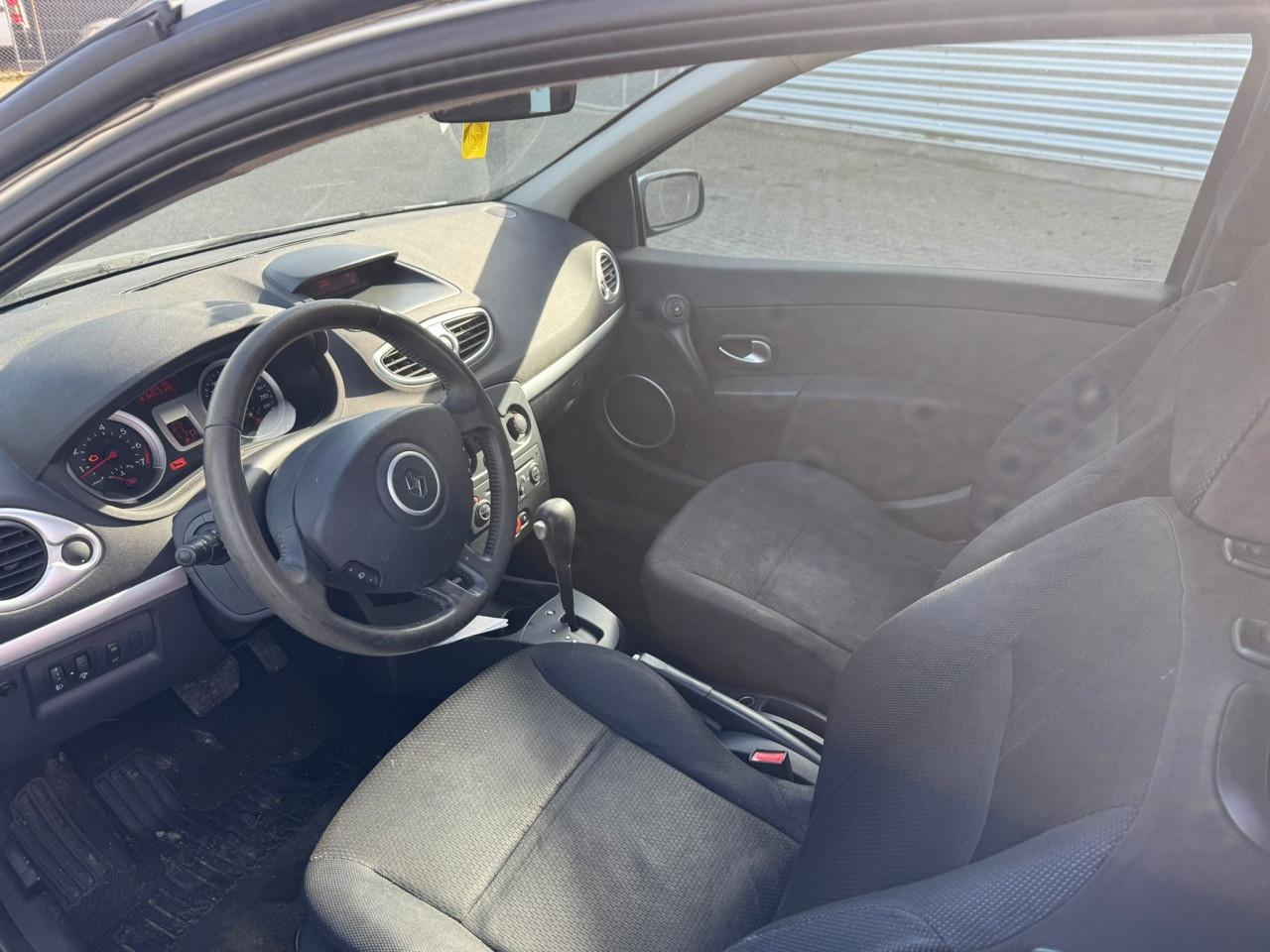 Renault clio automaat  bj 2006  1250 euro