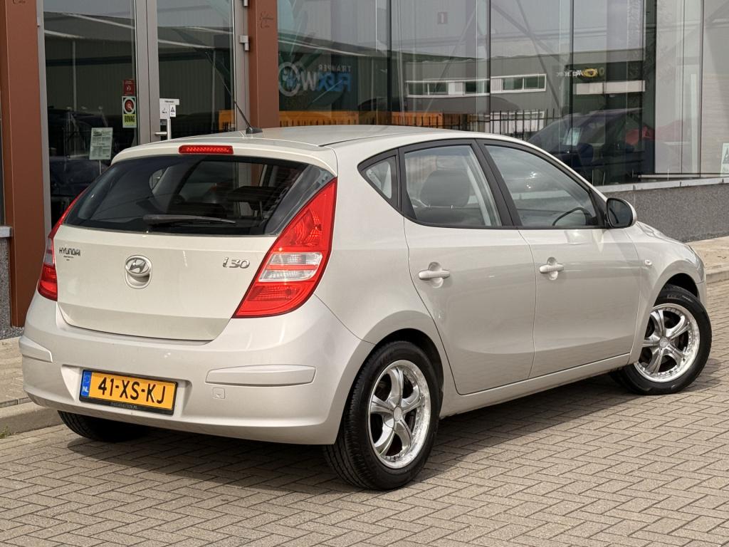 Hyundai I 30 1.4i dynamic 5drs | cd-speler | airco | lm velgen