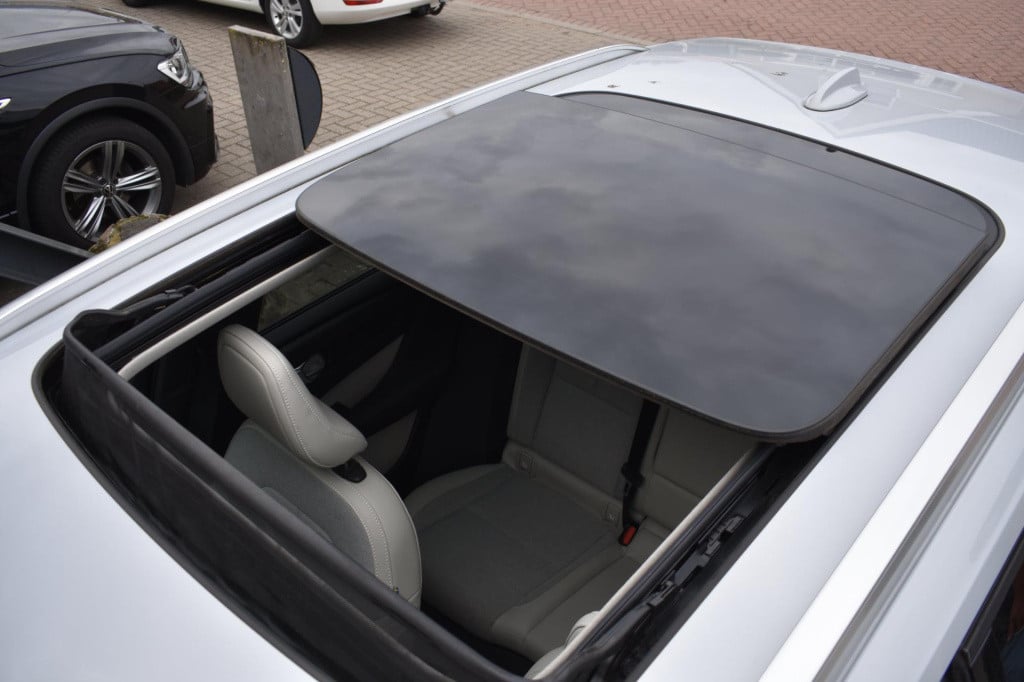 Volvo XC40 1.5 t3 momentum pro | pano | camera | apple carplay | android au