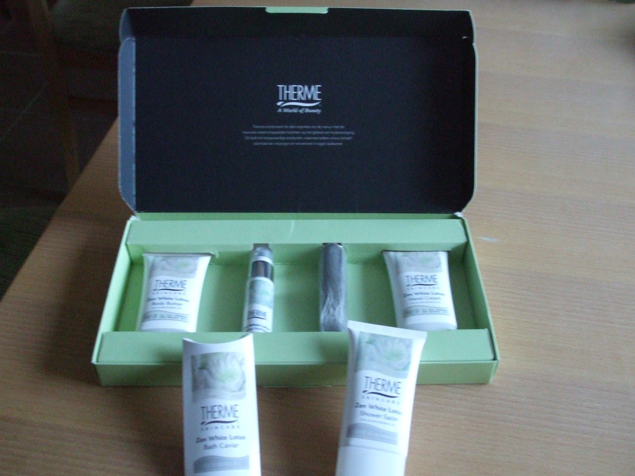 Te koop geschenksetje van "Therme".(2).(nieuw).