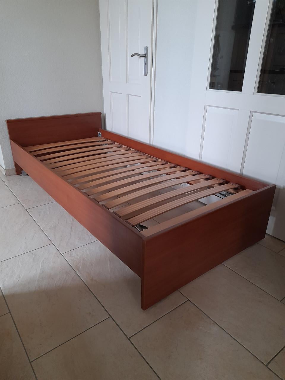 1 persoons bed 90 x 200 (in goede staat )