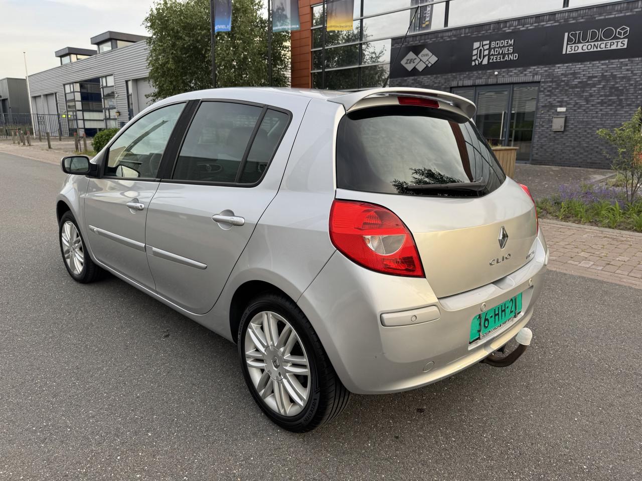 Renault Clio 1.6 benzine Initiale vol opties!