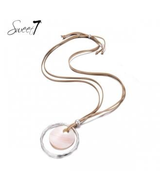 Naturel kleurige lange koord halsketting met een schelpen hanger