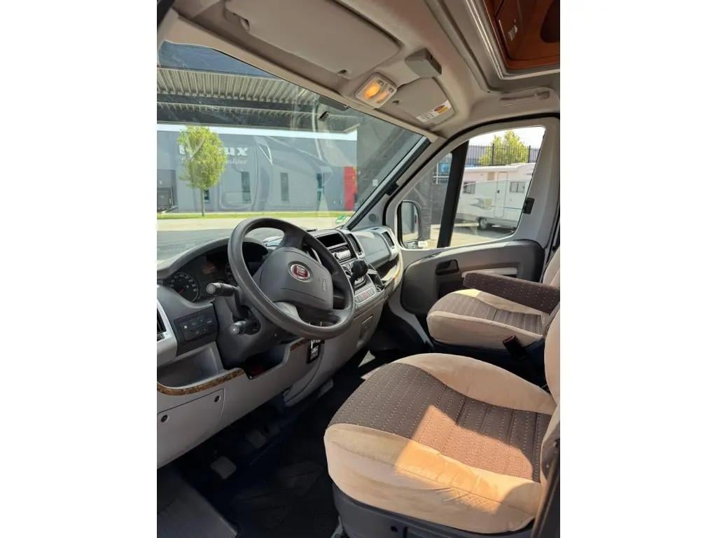 Laika Kreos 3009 | 2011 | 76.500 km | Zeer compleet |