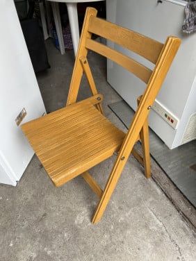 Vintage houten klapstoel jaren 60 als nieuw